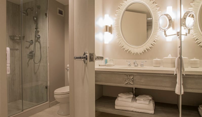 Loews Royal Pacific Universal Orlando - Standard King Room Washroom